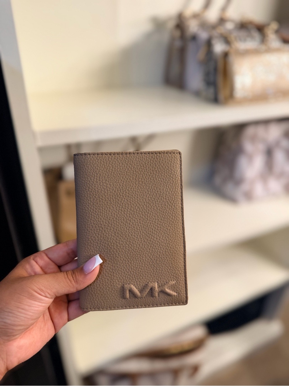 Michael Kors Tan Leather Travel Card & Passport Holder - Picture 2 of 2